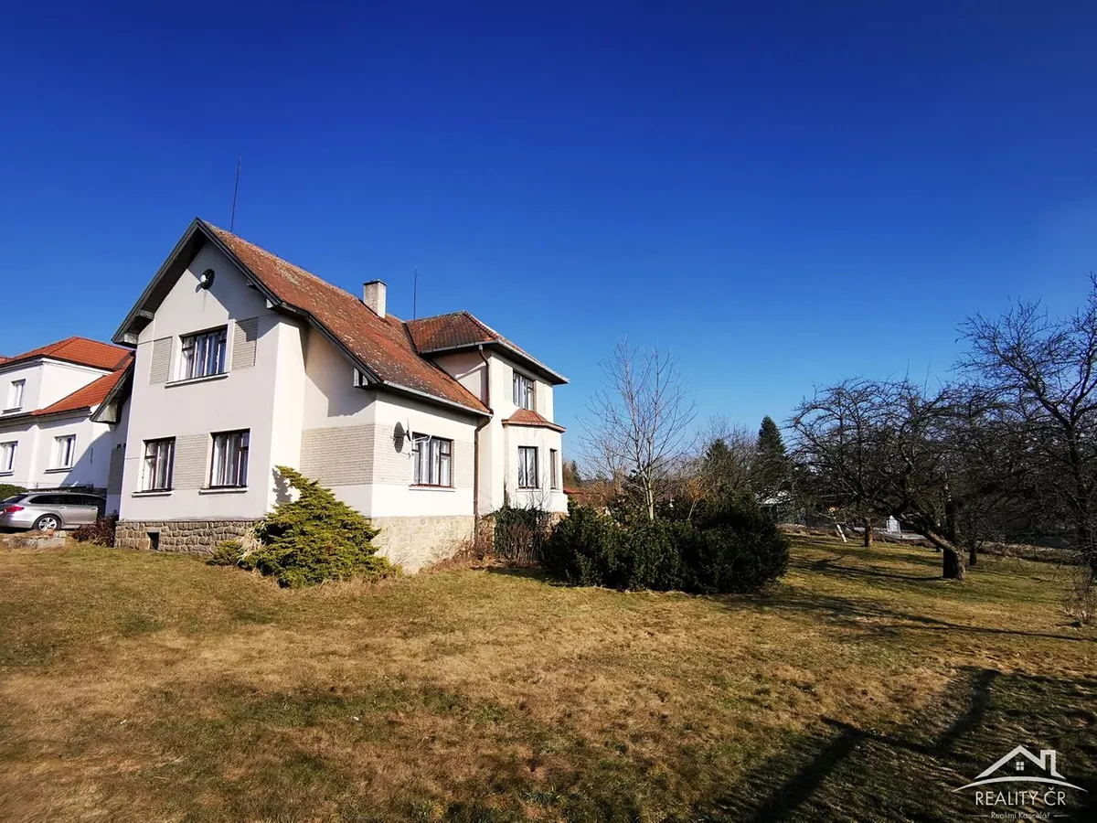 Prodej rodinného domu 220 m², pozemek 1909 m²